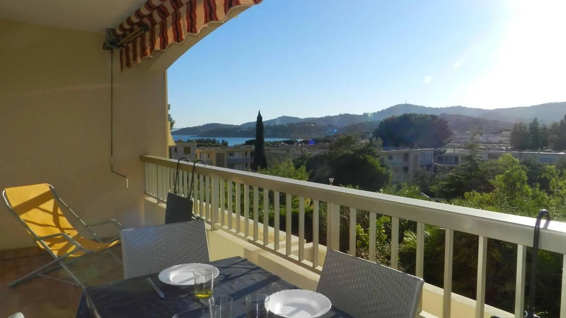 Appartement Cosy Avec Terrasse, Proche Plage Et Commerces - Bormes-Les-Mimosas - Fr-1-251-785