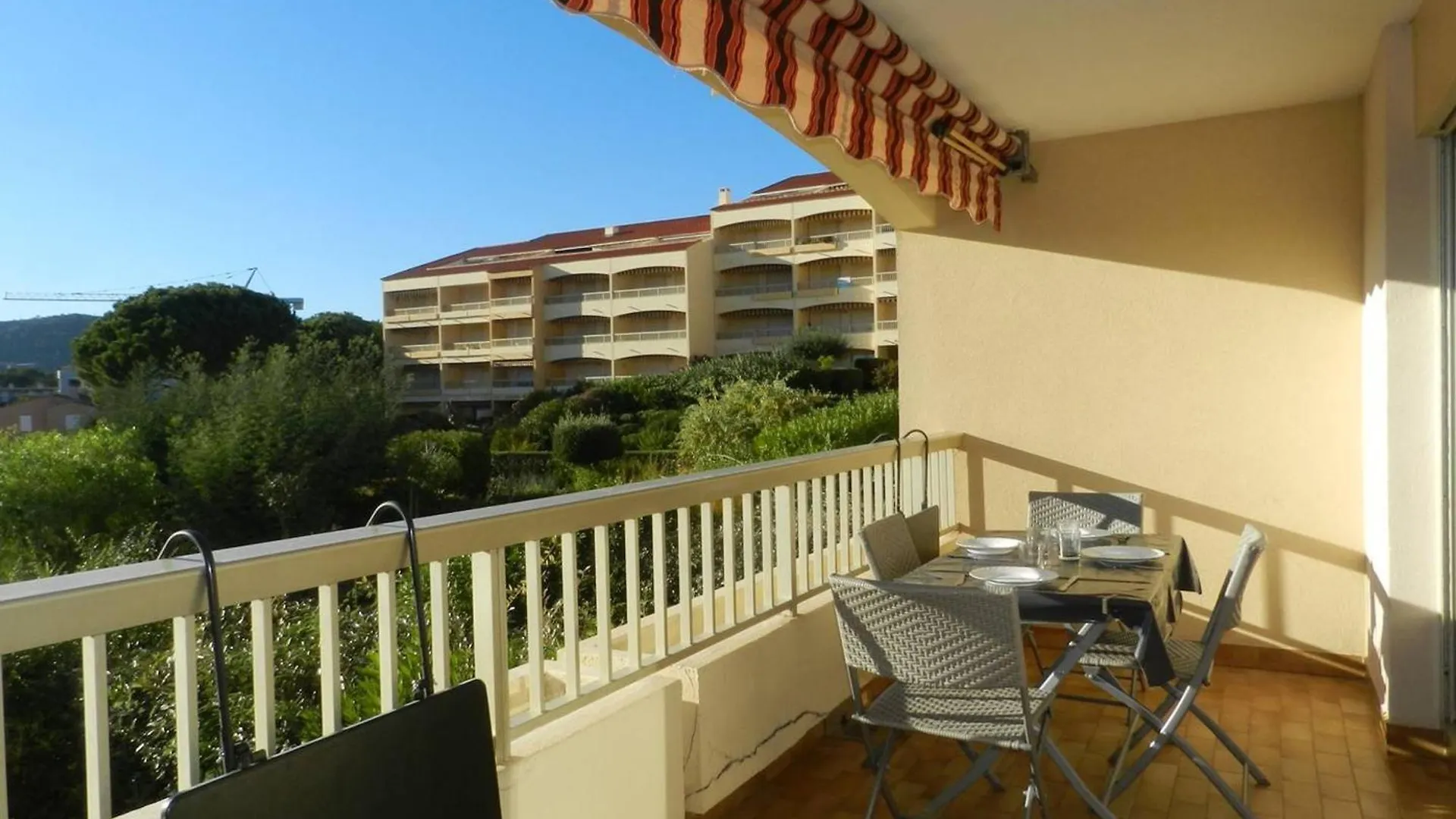 Appartement Cosy Avec Terrasse, Proche Plage Et Commerces - Bormes-Les-Mimosas - Fr-1-251-785 0*,